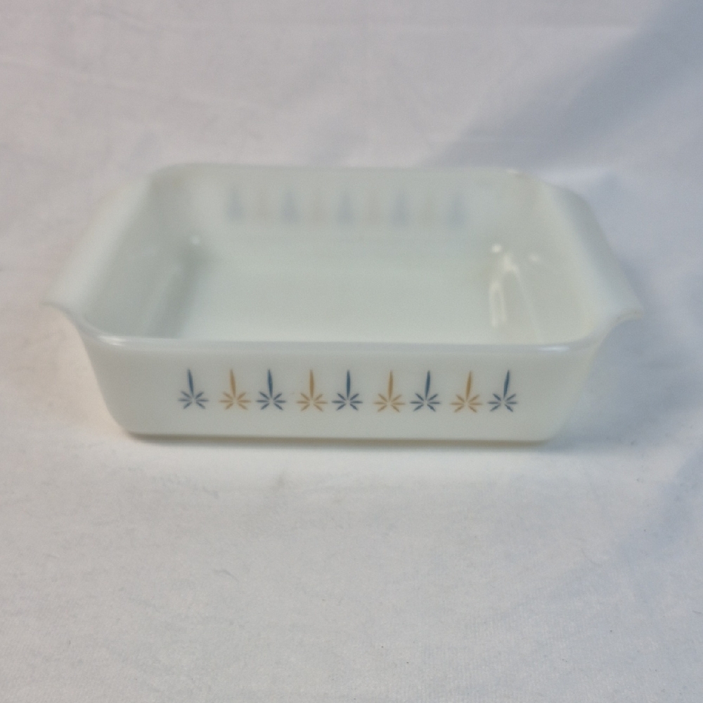 Vintage Fire King 8" baking dish - Candle Pattern 435 USA